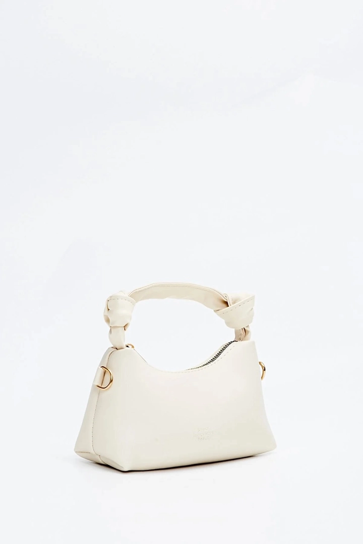 A wholesale clothing model wears mna10194-original-soft-leather-hand-and-shoulder-bag-with-knot-detail-and-chain-strap, Turkish wholesale Bag of Mina Fashion