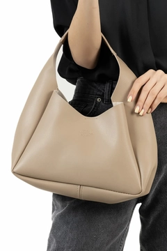 A wholesale clothing model wears mna10294-faux-leather-hand-and-shoulder-bag-with-zippered-interior-compartment-and-wallet, Turkish wholesale Bag of Mina Fashion