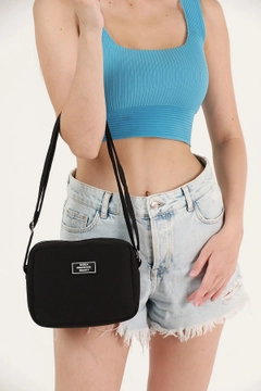 A wholesale clothing model wears mna10308-canvas-fabric-shoulder-bag-with-single-zipper-compartment-and-adjustable-strap, Turkish wholesale Bag of Mina Fashion