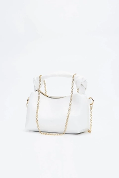 A wholesale clothing model wears mna10336-original-soft-leather-hand-and-shoulder-bag-with-knot-detail-and-chain-strap, Turkish wholesale Bag of Mina Fashion