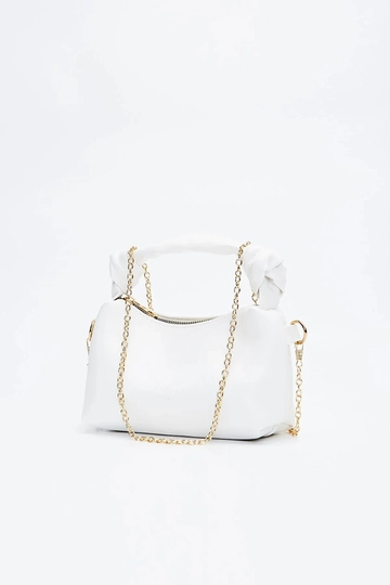 A wholesale clothing model wears  Original Soft Leather Hand And Shoulder Bag With Knot Detail And Chain Strap
, Turkish wholesale Bag of Mina Fashion