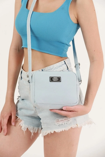 A wholesale clothing model wears  Canvas Fabric Shoulder Bag With Single Zipper Compartment And Adjustable Strap
, Turkish wholesale Bag of Mina Fashion