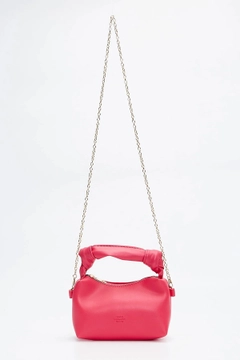 A wholesale clothing model wears mna10387-original-soft-leather-hand-and-shoulder-bag-with-knot-detail-and-chain-strap, Turkish wholesale Bag of Mina Fashion