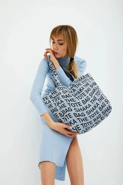 A wholesale clothing model wears mna10398-the-tote-bag-printed-canvas-fabric-daily-hand-and-shoulder-bag-with-snap-closure, Turkish wholesale Bag of Mina Fashion