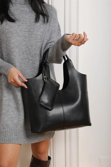 A wholesale clothing model wears  Side Pocket Wallet Detailed Hand And Shoulder Bag Black
, Turkish wholesale Bag of Mina Fashion