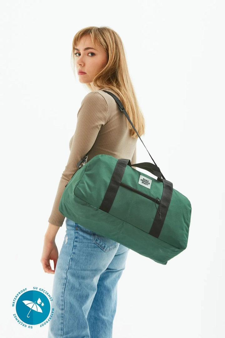 A wholesale clothing model wears mna11262-waterproof-travel-fitness-and-sports-bag-with-front-pocket-detail-and-adjustable-strap, Turkish wholesale Bag of Mina Fashion