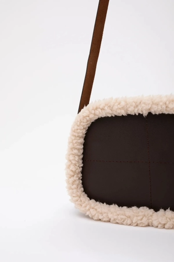 Veľkoobchodný model oblečenia nosí  Jednokomorová taška cez rameno z umelej kože s nastaviteľným popruhom na zips
, turecký veľkoobchodný Taška od Mina Fashion