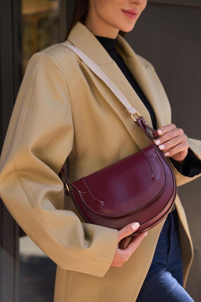 Mina Fashion Bolso de mano y bandolera con correas cruzadas con costuras en contraste, color burdeos Ropa al por mayor 4