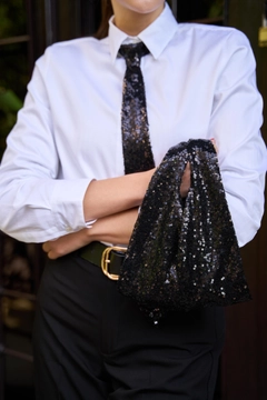 A wholesale clothing model wears mna11259-sequined-clutch-bag-black-small-sequined, Turkish wholesale Bag of Mina Fashion