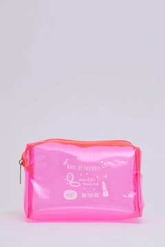 A wholesale clothing model wears mna11565-transparent-pvc-travel-&-makeup-bag, Turkish wholesale Bag of Mina Fashion