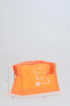 A wholesale clothing model wears mna11567-transparent-pvc-travel-&-makeup-bag, Turkish wholesale Bag of Mina Fashion