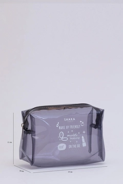 A wholesale clothing model wears mna11569-transparent-pvc-travel-&-makeup-bag, Turkish wholesale Bag of Mina Fashion