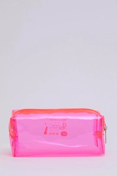 A wholesale clothing model wears mna11570-rectangular-transparent-pvc-travel-&-makeup-bag, Turkish wholesale Bag of Mina Fashion