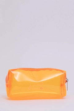A wholesale clothing model wears mna11572-rectangular-transparent-pvc-travel-&-makeup-bag, Turkish wholesale Bag of Mina Fashion