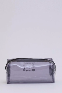 A wholesale clothing model wears mna11574-rectangular-transparent-pvc-travel-&-makeup-bag, Turkish wholesale Bag of Mina Fashion