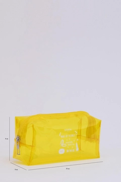 A wholesale clothing model wears mna11573-rectangular-transparent-pvc-travel-&-makeup-bag, Turkish wholesale Bag of Mina Fashion