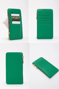 A wholesale clothing model wears mna11576-faux-leather-zippered-card-holder-wallet-with-coin-and-5-card-compartments, Turkish wholesale Bag of Mina Fashion