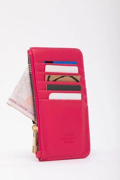 A wholesale clothing model wears mna11577-faux-leather-zippered-card-holder-wallet-with-coin-and-5-card-compartments, Turkish wholesale Bag of Mina Fashion