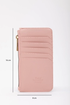 A wholesale clothing model wears mna11580-faux-leather-zippered-card-holder-wallet-with-coin-and-5-card-compartments, Turkish wholesale Bag of Mina Fashion