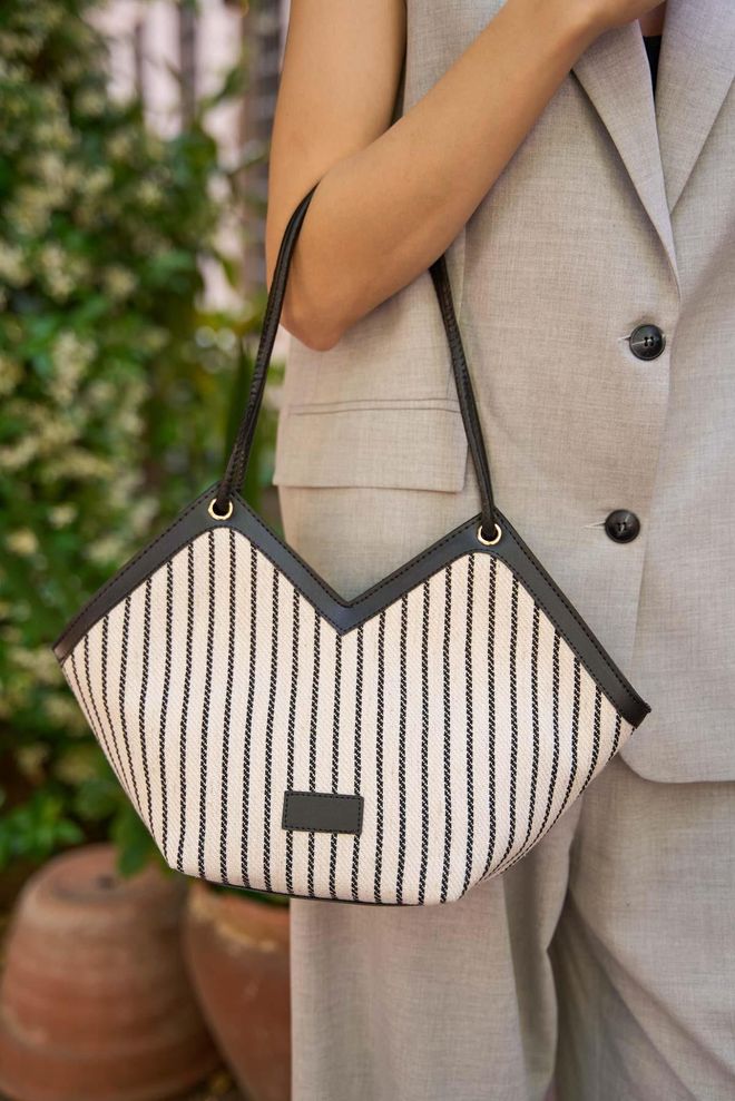 Mina Fashion Zippered Tote Bag Wholesale Clothing 4