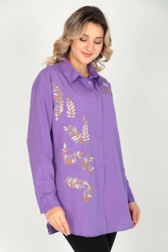 Модель оптовой продажи одежды носит 44731 - Shirt - Purple, турецкий оптовый товар Рубашка от Miena.