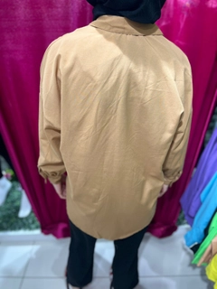 A wholesale clothing model wears 47389 - Shirt -Caramel, Turkish wholesale Shirt of Miena