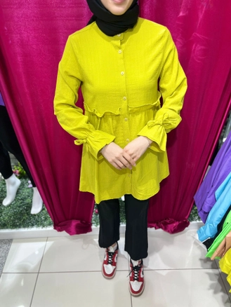 A model wears 47396 - Shirt - Yellow, wholesale Shirt of Miena to display at Lonca