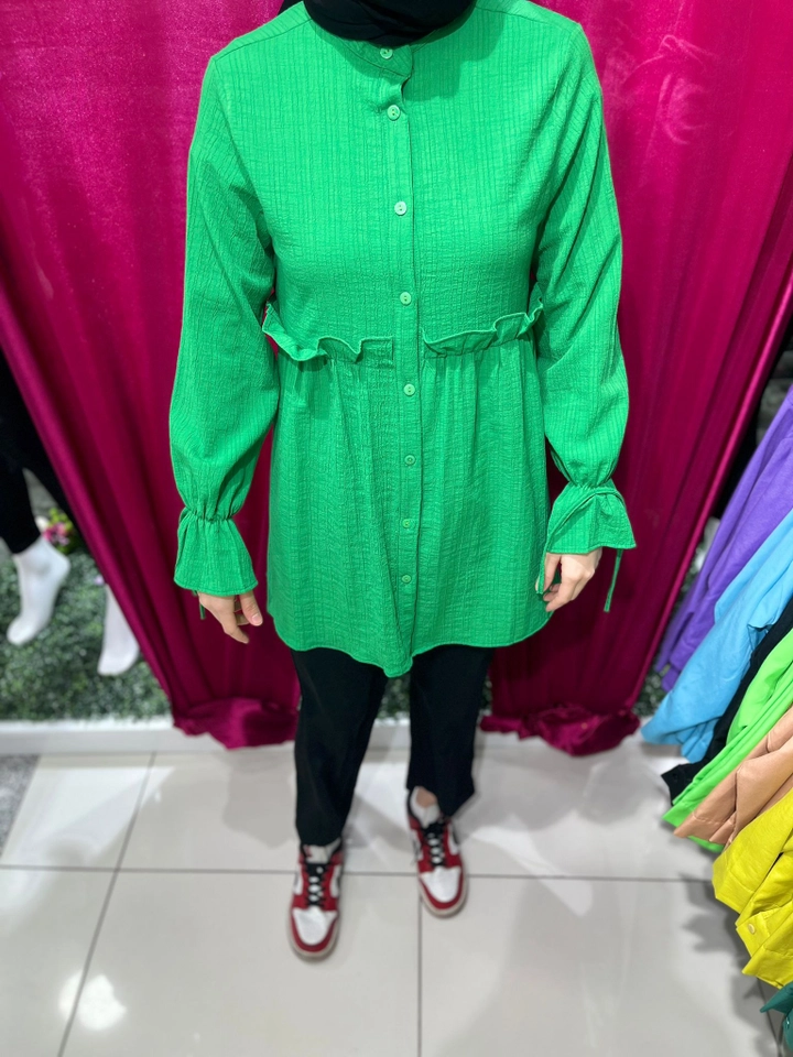 Модел на дрехи на едро носи 47399 - Shirt - Green, турски едро Риза на Miena