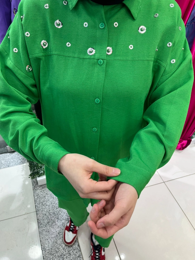 A model wears 47404 - Suit - Green, wholesale Suit of Miena to display at Lonca