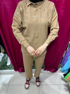 A wholesale clothing model wears 47402 - Suit - Beige, Turkish wholesale Shirt of Miena