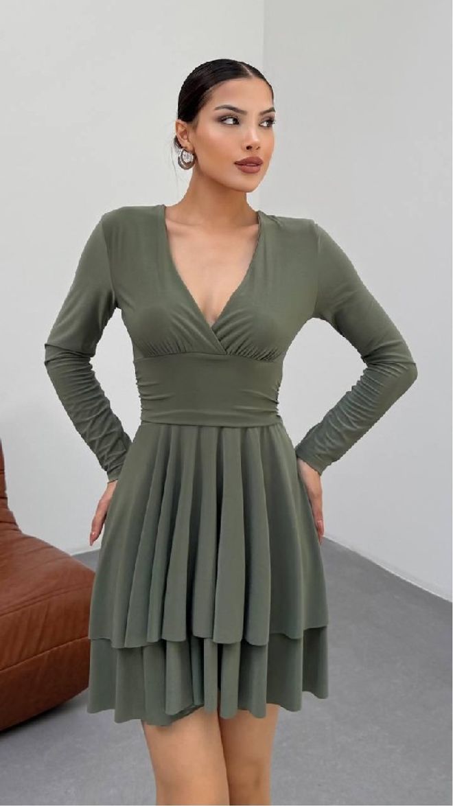 Mistix Зелена Мини Рокля С Дълги Ръкави И Силует Вталена И Разкроена Дрехи на едро Небрежен