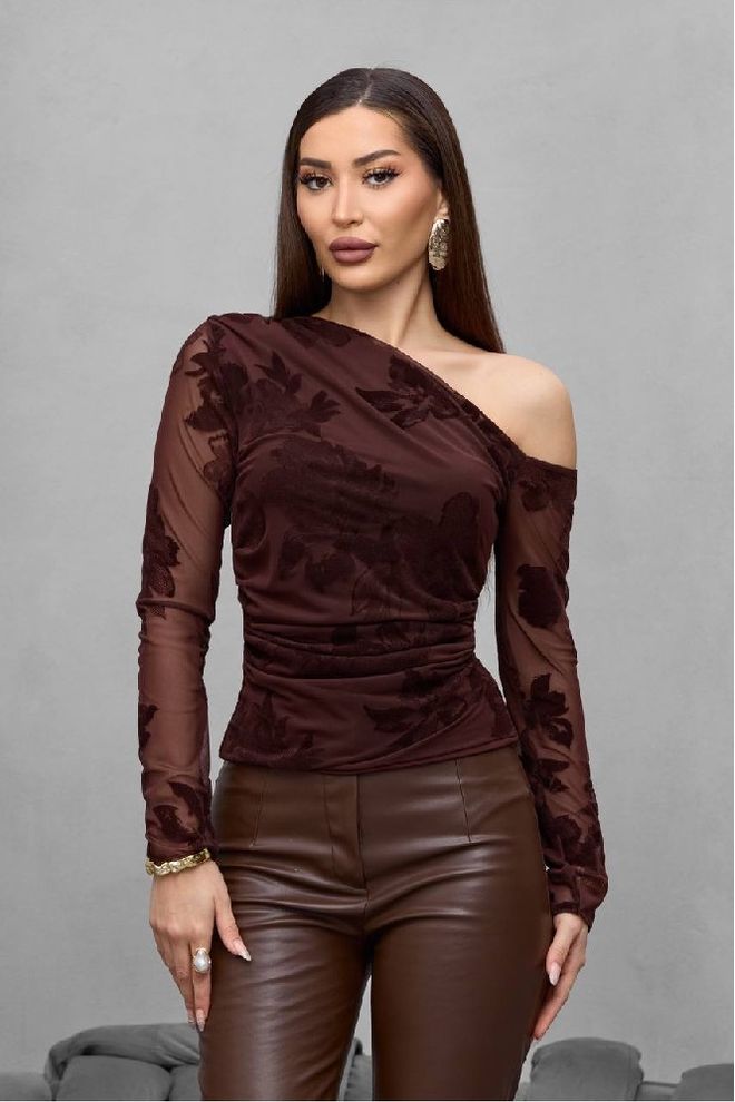 Mistix بلوزة بنية بنقشة زهرية بقصة ضيقة وعنق كتف واحد ملابس بالجملة كلاسيكي