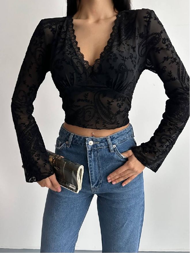 Mistix Zwarte Paisley Getailleerde Cropped Blouse Met Diepe Hals Groothandel Kleding Casual