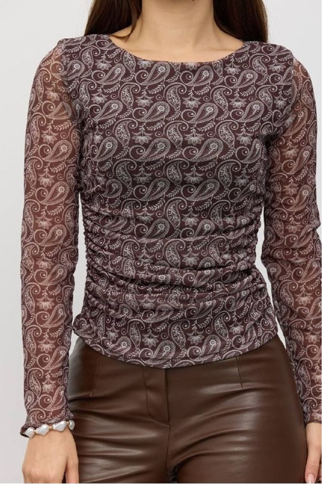 Mistix Bruine Paisley Blouse Met Slim Fit En Ronde Nek Groothandel Kleding Casual
