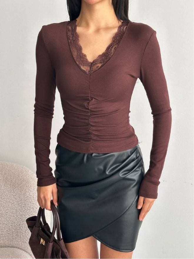 Mistix Bruine Elegante Slim Fit Blouse Met V hals Groothandel Kleding Casual