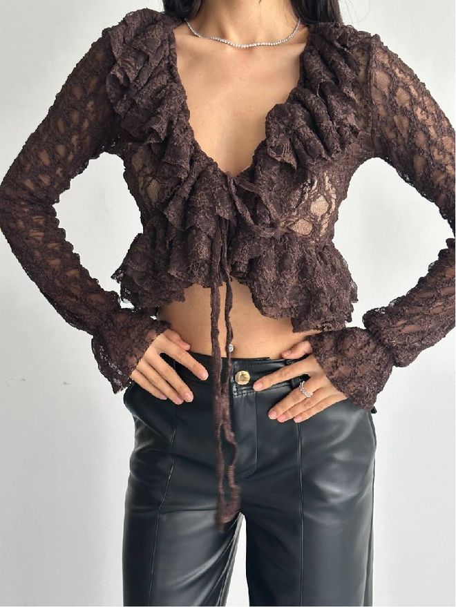 Mistix Bruine Slim Fit Blouse Met V hals En Cropped Lengte Groothandel Kleding Casual