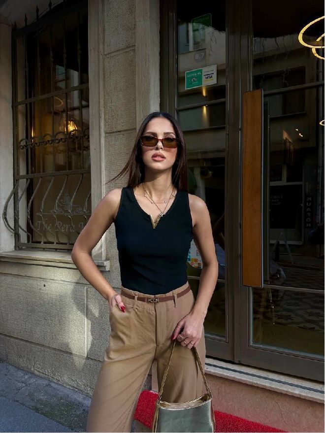 Mistix Черная Блузка Без Рукавов Облегающая С V образным Вырезом Оптовая продажа одежды Повседневный