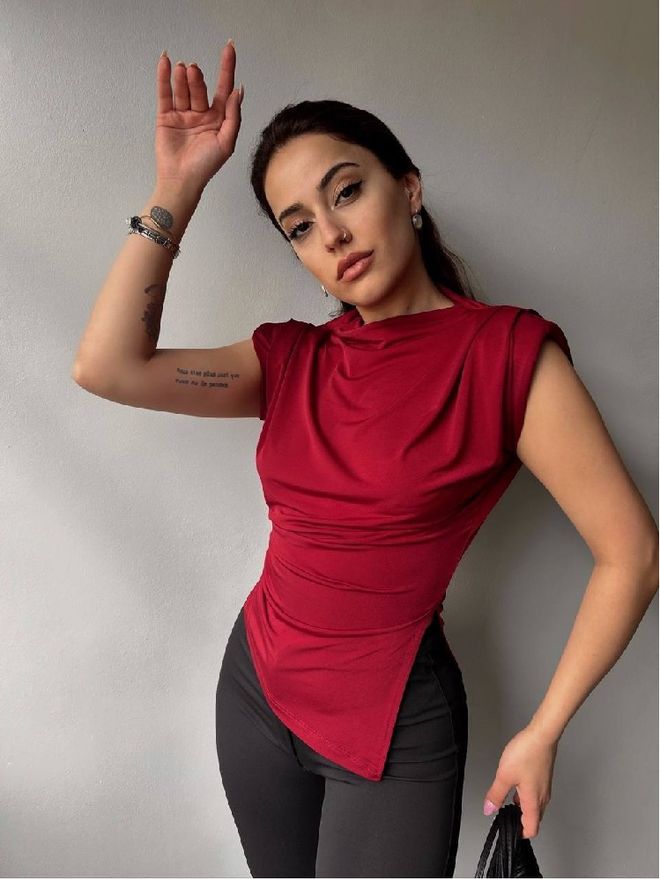 Mistix Camicetta Aderente Rossa Con Maniche Ad Aletta E Girocollo Abbigliamento all'ingrosso Casuale