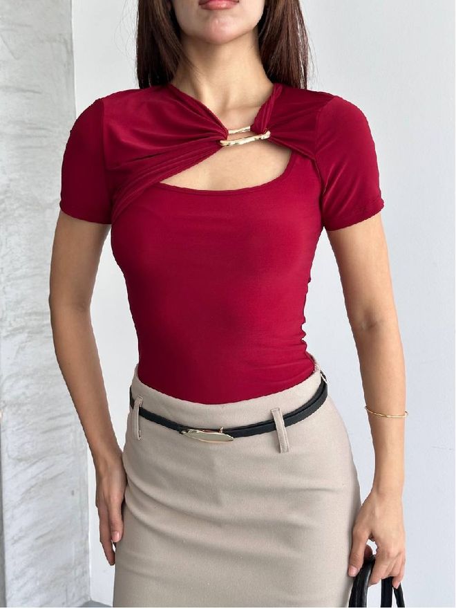 Mistix Bluza Bordo Rdeče Barve S Kvadratnim Vratom In Ozkim Krojem (Claret Red Blouse With Square Neck And Slim Fit) Oblačila na debelo Ležerno