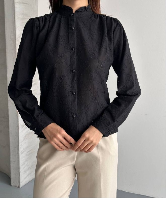 Mistix Elegante Zwarte Shirt Met Hoge Hals En Geknoopte Sluiting Groothandel Kleding Bescheiden