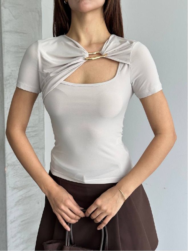 Mistix Camicetta Beige Slim Fit Con Collo Quadrato Abbigliamento all'ingrosso Casuale