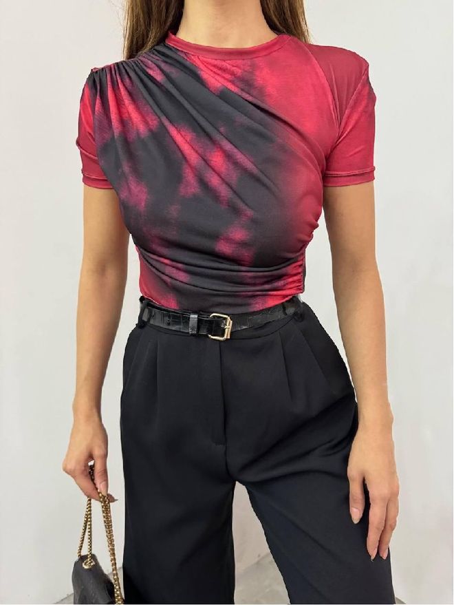 Mistix Κόκκινη Fitted Cropped Μπλούζα Με Σχέδιο Tie Dye Και Raglan Μανίκια Χονδρικό εμπόριο ενδυμάτων Casual