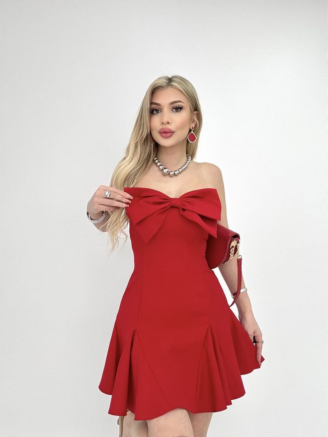 Miss Janell Czerwona Mini Sukienka Bez Ramiączek Dopasowana I Rozkloszowana Hurtowa sprzedaż odzieży Seksowny