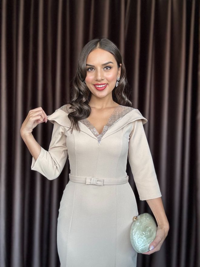 Miss Janell Zarif Bej Fit & Düz Elbise Derin Dekolteli Toptan Giyim Bahar