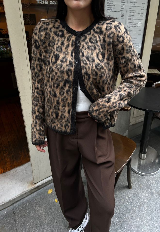 Miss Janell Brązowy Kardigan W Panterkę Z Zapięciem Na Guziki Hurtowa sprzedaż odzieży Casual