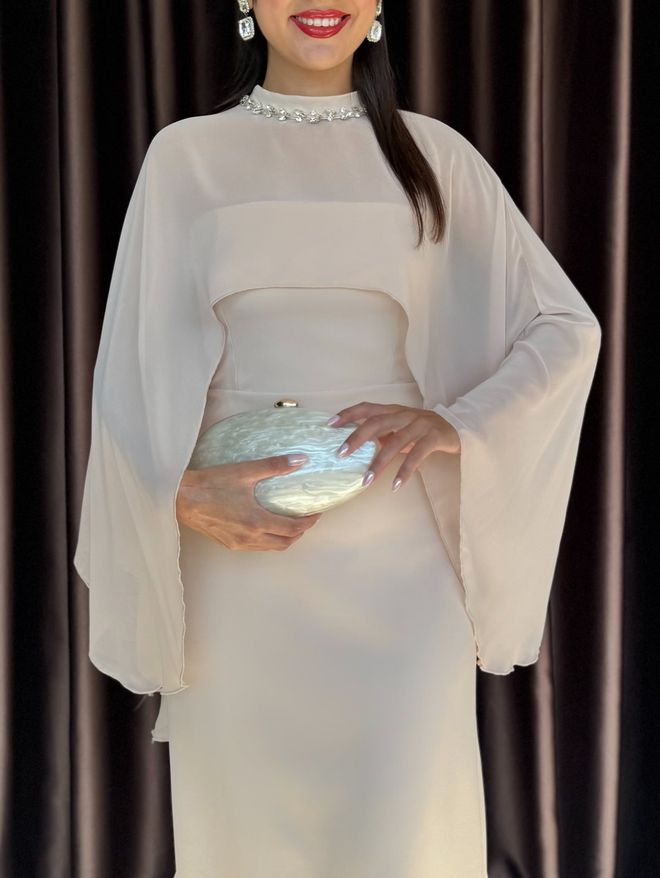 Miss Janell فستان بيج أنيق بقصة غمد وياقة عالية وأكمام كاب ملابس بالجملة محتشم