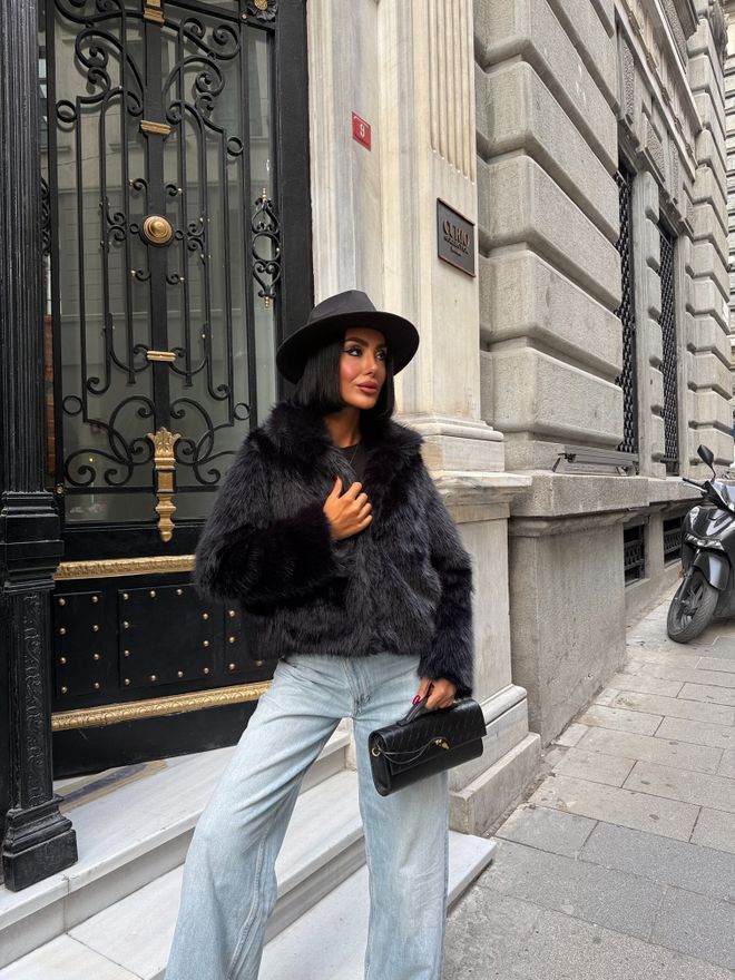 Miss Janell Siyah Kürk Kabanlı Düğmeli Kapatma Ve Çentikli Yaka Toptan Giyim Nostaljik