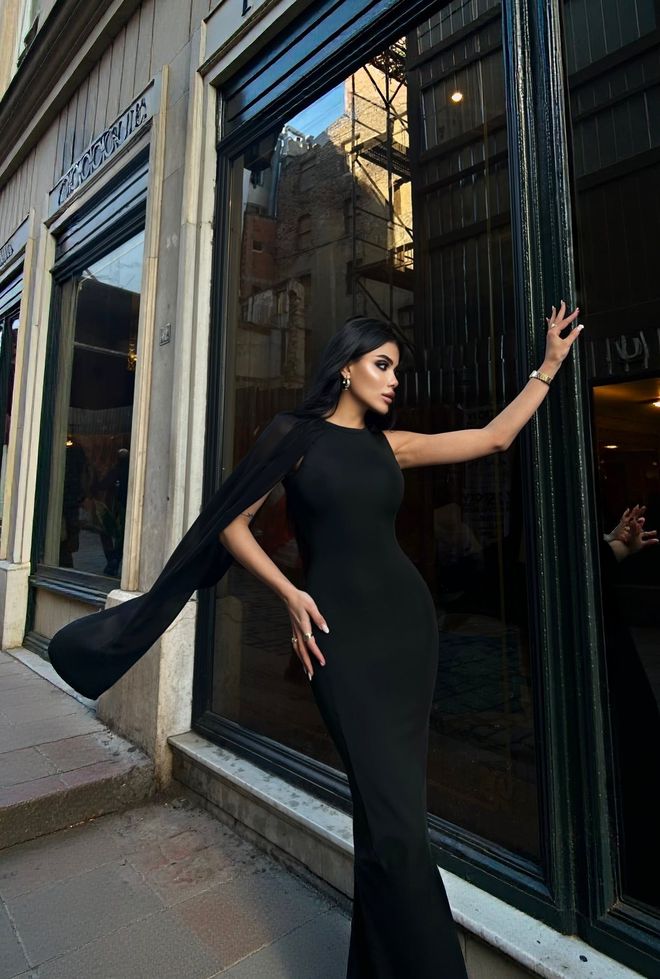 Miss Janell Robe Noire Moulante Élégante Avec Manches Cape Vêtements en gros Sexy