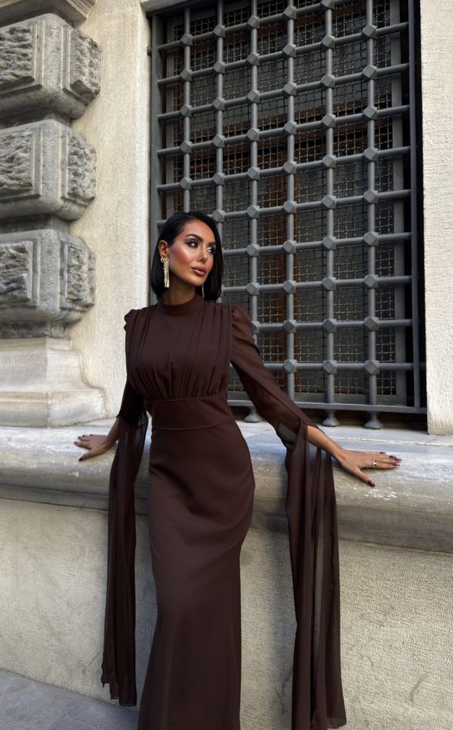 Miss Janell Elegancka Brązowa Sukienka Ołówkowa Z Wysokim Kołnierzem Hurtowa sprzedaż odzieży Skromny