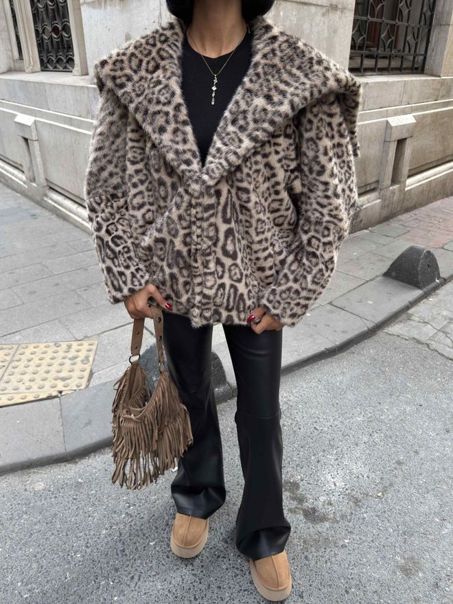 Miss Janell Manteau En Fourrure Marron Avec Motif Animalier Et Col Cranté Vêtements en gros 1